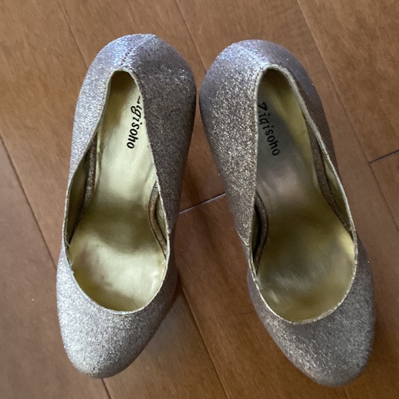 Zigi Soho gold stilettos - Picture 2 of 3